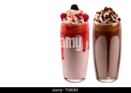 Gläser verschiedener Milchshakes isoliert auf weißem Stockfoto