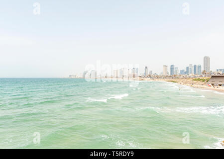 Israel, Tel Aviv-Yafo - 24. April 2019: Stadtbild von Tel Aviv von Jaffa genommen Stockfoto