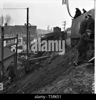 November 1967. Hither Green Train Crash. Auf dem geschäftigen Sonntagabend von Hastings zum Bahnhof Charing Cross in London entgleiste der Zug in der Nähe des Green Depot, wobei 49 Menschen getötet und 78 verletzt wurden. Stockfoto