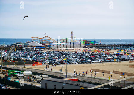 LOS ANGELES, USA - 21. MAI 2018: Unterhaltung Zone und Parkplatz auf dem Ozean Küste Stockfoto