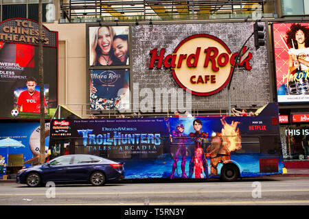 LOS ANGELES, USA - 21. MAI 2018: die berühmten Hollywood Boulevard und Hard Rock Cafe Stockfoto