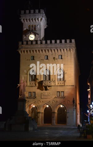 Die besten 10 Top 10 von San Marino Kolosseum Schloss beste Aussicht Wein trinken Gut Essen in der Nähe von Italien Geschichte 301 AD Republik 3. älteste Republik der Welt Liebe Stockfoto