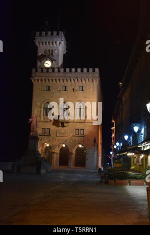 Die besten 10 Top 10 von San Marino Kolosseum Schloss beste Aussicht Wein trinken Gut Essen in der Nähe von Italien Geschichte 301 AD Republik 3. älteste Republik der Welt Liebe Stockfoto