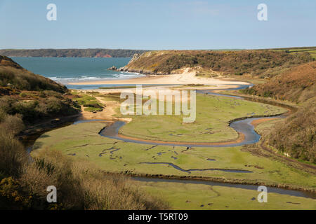 Blick über das Flusstal der Three Cliffs Bay von pennard Schloss, Halbinsel Gower, Swansea, West Glamorgan, Wales, Vereinigtes Königreich, Europa Stockfoto