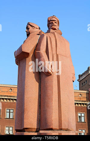 Denkmal des Lettischen Gewehrschützen am Strelnieku laukums Platz im historischen Stadtzentrum. Riga, Lettland Stockfoto