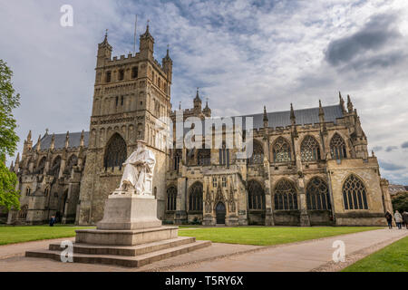 Die Statue von Richard Hooker, ein englischer Priester in der Kirche von England war und eine einflussreiche Theologen aus dem sechzehnten Jahrhundert, steht auf Ex Stockfoto