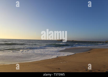 Der Strand in Swakopmund, Namibia auf den Atlantischen Ozean. Stockfoto