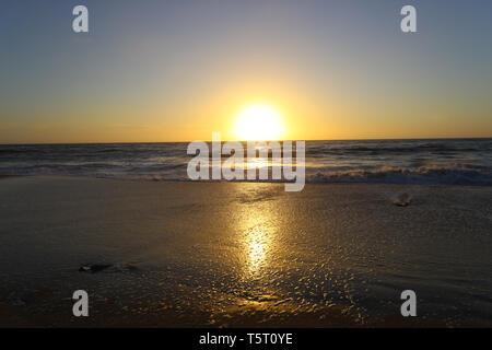 Der Strand in Swakopmund, Namibia auf den Atlantischen Ozean. Stockfoto