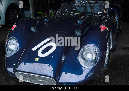 Ein 1958 Lister Jaguar Knubbeligen track Auto Auto auf der Goodwood Revival 2017 Stockfoto