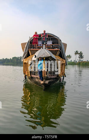 Vertikale Ansicht eines traditionellen riceboat in Kerala, Indien. Stockfoto