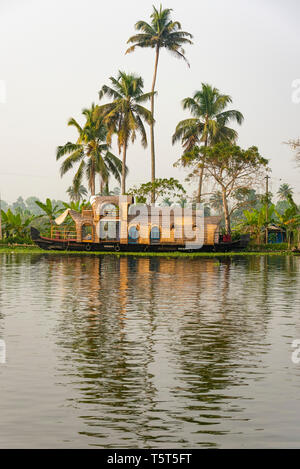 Vertikale Ansicht eines traditionellen riceboat in Kerala, Indien. Stockfoto