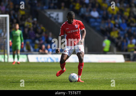 19 April 2019, Kassam Stadion, Oxford England; Sky Bet League One, Oxford United vs Charlton Athletic; Anfernee Dijksteel (02) von charlton läuft mit Kugel Credit: Phil Westlake/News Bilder der Englischen Football League Bilder unterliegen DataCo Lizenz Stockfoto