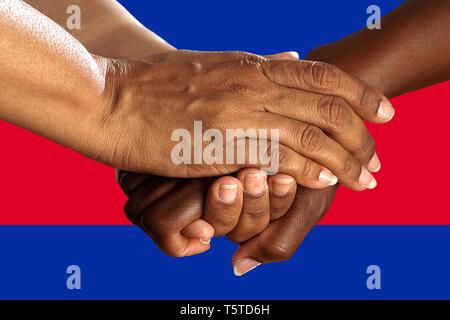 Flagge Kambodscha, Integration einer multikulturellen Gruppe junger Menschen. Stockfoto