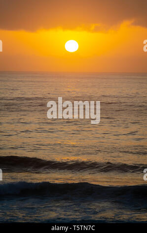 Sonnenaufgang an der Emerald Beach, in der Nähe von Coffs Harbour, New South Wales, Australien Stockfoto