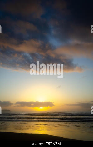 Sonnenaufgang an der Emerald Beach, in der Nähe von Coffs Harbour, New South Wales, Australien Stockfoto