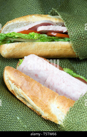 Sandwich in Tuch gewickelt Stockfoto