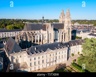 Kathedrale Antenne Panoramaaussicht, eine römisch-katholische Kirche in der Stadt Tours an der Loire in Frankreich Stockfoto