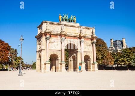 Arc de Triomphe du Carrousel ist ein Triumphbogen in der Place du Carrousel in Paris, Frankreich Stockfoto