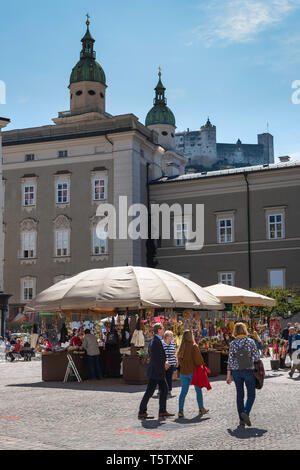 Alter Markt Salzburg, Blick auf die Verkaufsstände in Alter Markt in der Altstadt (Altstadt) Salzburg, Österreich. Stockfoto