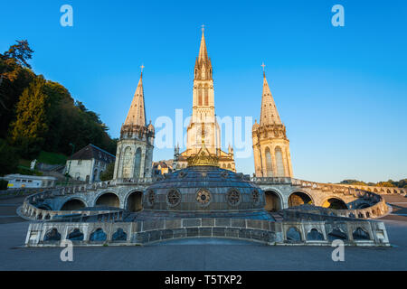 Heiligtum Unserer Lieben Frau von Lourdes ist eine römisch-katholische Kirche in Lourdes Stadt in Frankreich Stockfoto