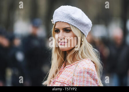 Paris, Frankreich - 5. März 2019: Street Style Outfit - Lala Rudge, bevor eine Fashion Show in Paris Fashion Week - PFWFW 19. Stockfoto