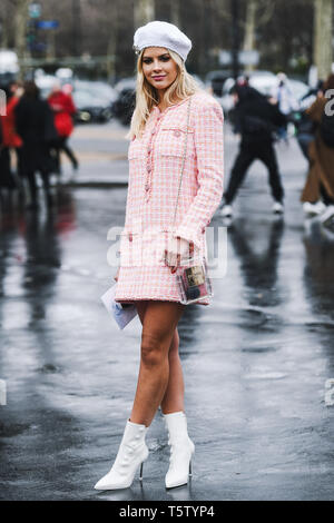 Paris, Frankreich - 5. März 2019: Street Style Outfit - Lala Rudge, bevor eine Fashion Show in Paris Fashion Week - PFWFW 19. Stockfoto