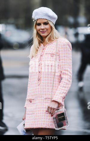 Paris, Frankreich - 5. März 2019: Street Style Outfit - Lala Rudge, bevor eine Fashion Show in Paris Fashion Week - PFWFW 19. Stockfoto
