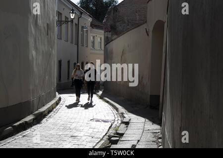 Vilnius, Litauen - 16. April 2019, engen Gassen der Altstadt Stockfoto