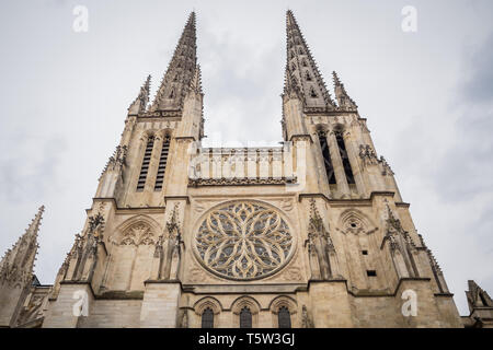 Die große Fassade der Kathedrale Saint Andre in Bordeaux Stockfoto