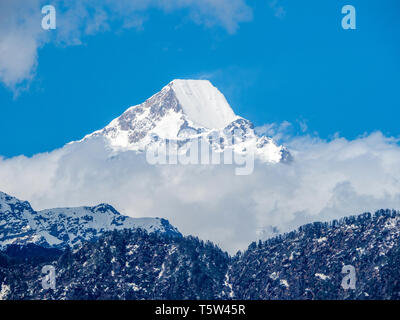 Die herrliche gestochen scharfe Keil von Nanda Kot (6861 m) im westlichen Himalaya von Uttarakhand im Norden Indiens Stockfoto