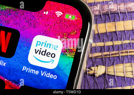 Helsinki, Finnland, 17. Februar 2019: Amazon Prime Video Symbol auf Apple iPhone X-close-up. Amazon PrimeVideo App Symbol. Amazon Prime Stockfoto