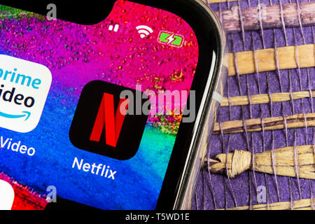 Helsinki, Finnland, 17. Februar 2019: Netflix Symbol auf Apple iPhone X-close-up. Netflix App Symbol. Netflix Anwendung. Soziale Medien Stockfoto