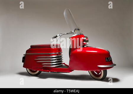 Moto d'epoca Morin Scootavia. Scooter. Marca: Andrè Morin modello: Scootavia nazione: Francia - Parigi Anno: 1950 condizioni: Restaurant Moto d'epoca Morin Scootavia. Scooter. Marca: Andrè Morin modello: Scootavia nazione: Francia - Parigi Anno: 1950 condizioni: Restaurant