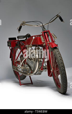 Moto d'epoca Galloni 750SS fabbrica: MG-Moto Galloni modello: 750SS fabbricata in: Italia - Borgomanero anno di costruzione: 1920-21