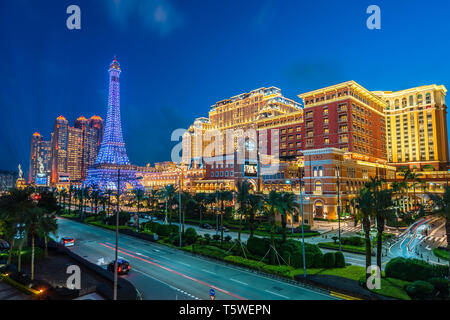 Macau, China - Eiffelturm Replik vor der Pariser Casino Stockfoto