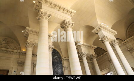 Verzierte Säulen, Louvre Museum, Paris Stockfoto