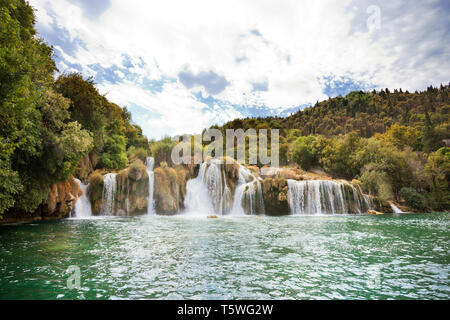 Krka, Sibenik, Kroatien, Europa - Schwimmen in der Wasserfälle von Krka Nationalpark Stockfoto