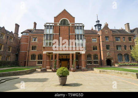 St. Johns College zeigt moderne Ergänzung zu der alten Bibliothek Cambridge 2019 Stockfoto