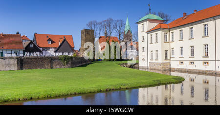 Panorama auf das Schloss und die Alte Dorf in Westerholt, Deutschland Stockfoto