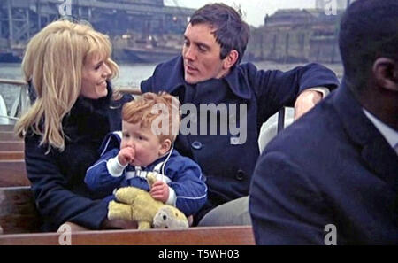 Arme KUH 1967 Vic Filme Produktionen Film mit Carol White und Terence Stamp Stockfoto