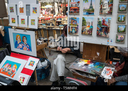 Montmartre, Paris, Frankreich, April 2019: Künstler bei der Arbeit in der Place du Tetre Stockfoto