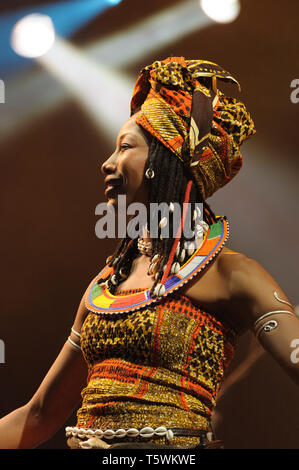 Malische Musiker, Fatoumata Diawara durchführen an den WOMAD-Festival, Charlton Park, UK, 27. Juli 2014. Stockfoto