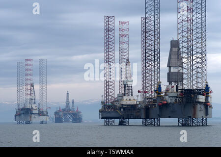 Bohrinseln günstig im Cromarty Firth in Schottland. Stockfoto