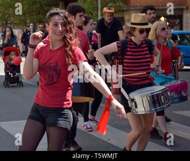 CORTEO DEI centri sociali A ROMA PER LA RICORRENZA DEL 25 Aprile, CHE HA PERCORSO I QUARTIERI DI CENTOCELLE E VILLA GORDIANI Stockfoto