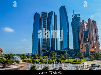 Etihad Towers von Jumeirah, einer Serie von fünf hohen Gebäuden und Hotel in Abu Dhabi Corniche, VAE Stockfoto
