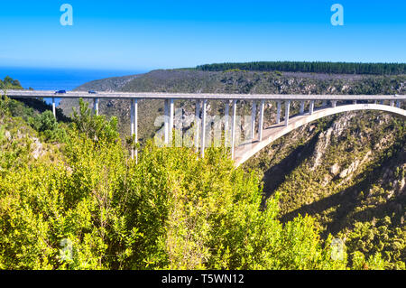 Bloukrans Bunjee jumping Brücke ist eine Bogenbrücke in der Nähe von Nature's Valley und Knysna an der Garden Route in der Western Cape Südafrika entfernt Stockfoto