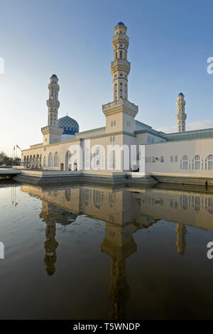 Stadt Moschee auf likas Bay, Kota Kinabalu, Sabah (Borneo), Malaysia Stockfoto