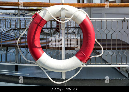 Ring Boje an Bord eines Schiffes Stockfoto