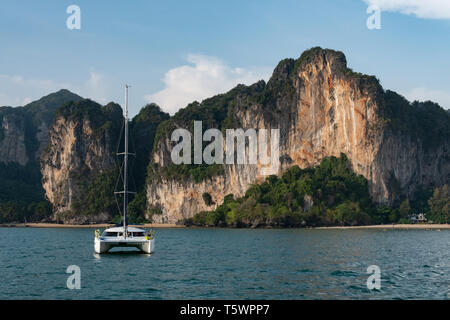 Der Weg nach Krabi in Thailand. Stockfoto