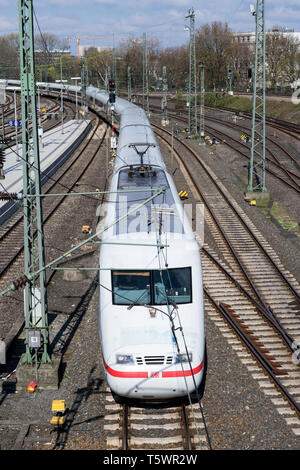 ICE am Hamburger Hauptbahnhof (Hbf) Stockfoto